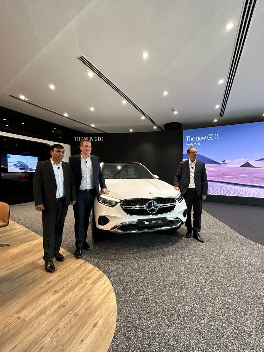 askabtauto's tweet photo. .@MercedesBenzInd has launched #TheNewGLC for Indian luxury car lovers with a record pre launch booking of 1,500 units. The new #MercedesBenz #SUV is priced at  ₹73.50 Lacs for GLC 300 &amp; ₹ 74.50 Lacs for GLC 220d. https://t.co/IEw8OPykoT