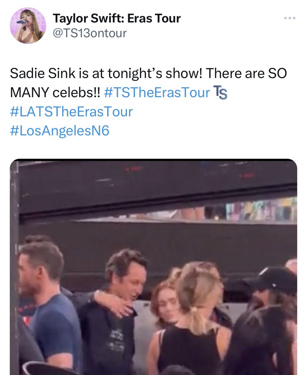 yo solo puedo pensar en como sadie conoció en persona a taylor en la era de 1989 y ahora, no solo trabajaron juntas, también está presente para cuando anuncie 1989 tv!!! sadie es la verdadera hija de taylor