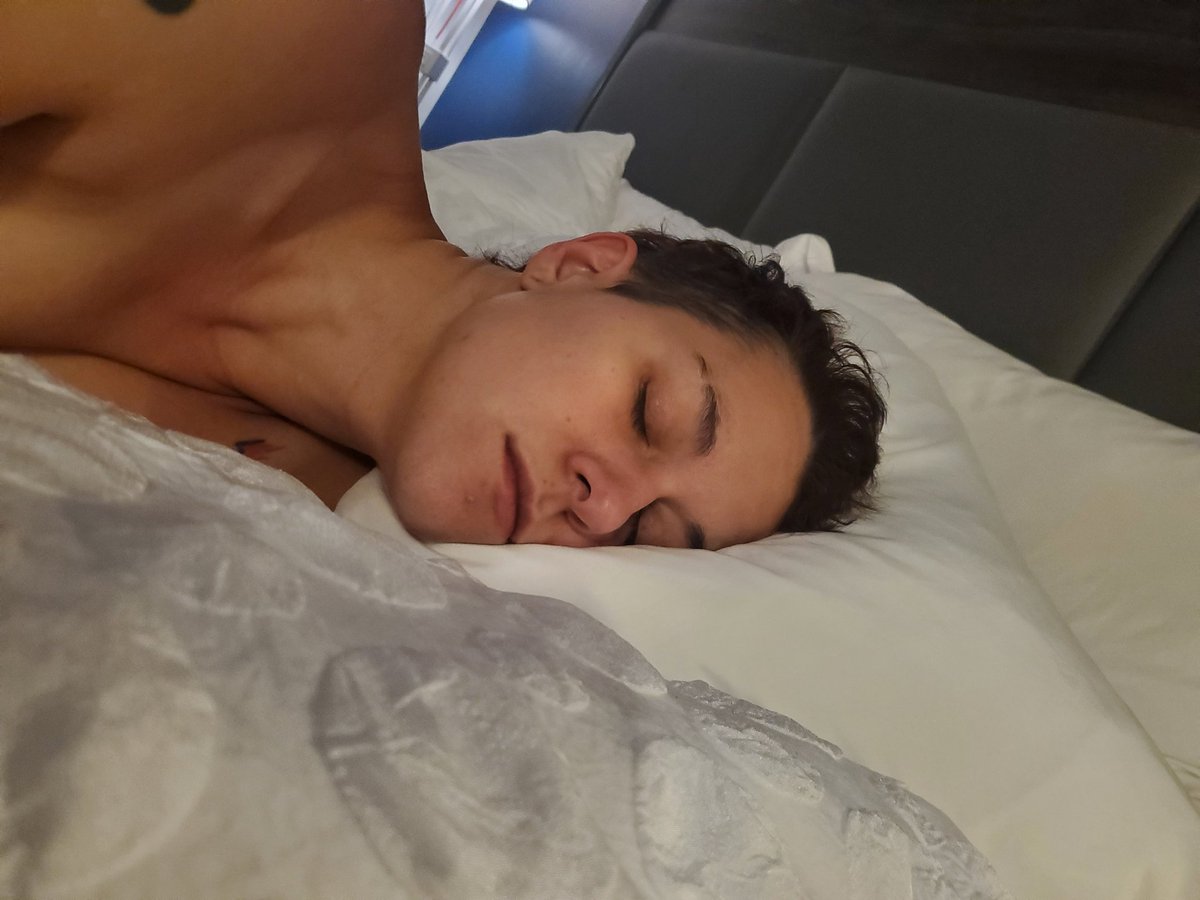 Made it to Nebraska. 
Very sleepy, very beepy.

So much more driving tomorrow. 
For now, rest. 
💙 

#RoadLife #RoadRennie #SleepyBeepy