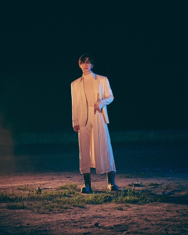 leemayumi0125's tweet photo. #LeeJunho in Dazed Magazine wallpaper edits https://t.co/GDcp07Vtwa