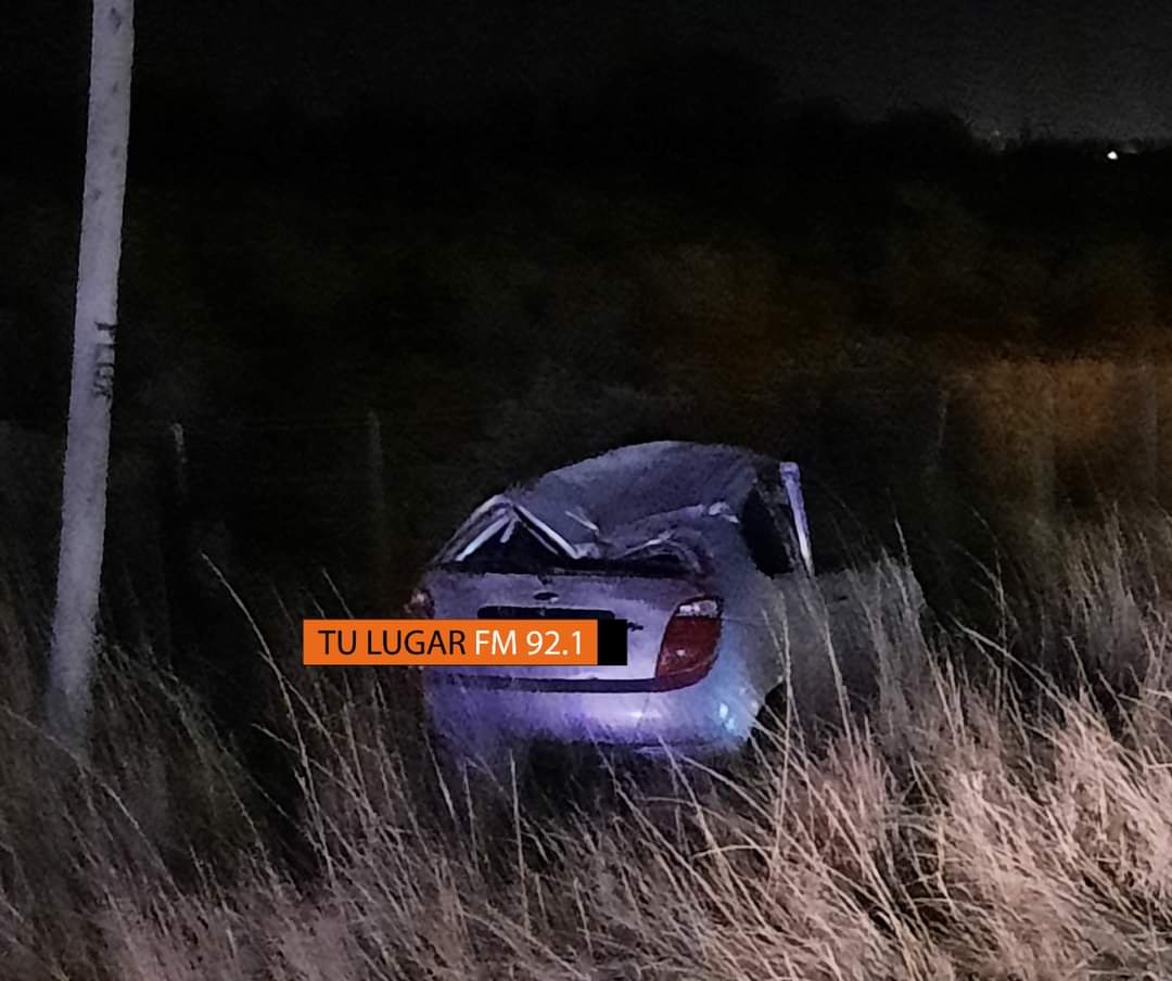 FmLugar's tweet image. #RAWSON #LAMENTABLE #PRIMERO_EN_TU_LUGAR 
EL DESPISTE Y VUELCO DEL FORD KA EN RUTA PROVINCIAL 7 PASANDO REMOLQUES BIANCHI DEJA A UNA PERSONA FALLECIDA DE LA CUAL AUN NO SE CONOCE LA IDENTIDAD.