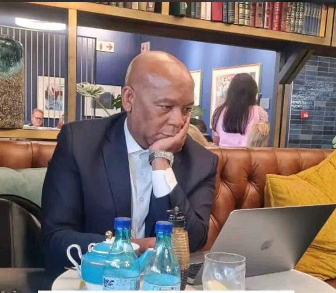 Mani__Mo's tweet photo. Staying in Cape Town means waking up and checking 3 things:
* Load Shedding,
* Weather and
* #TaxiStrike News. https://t.co/xwtcZD0fdm