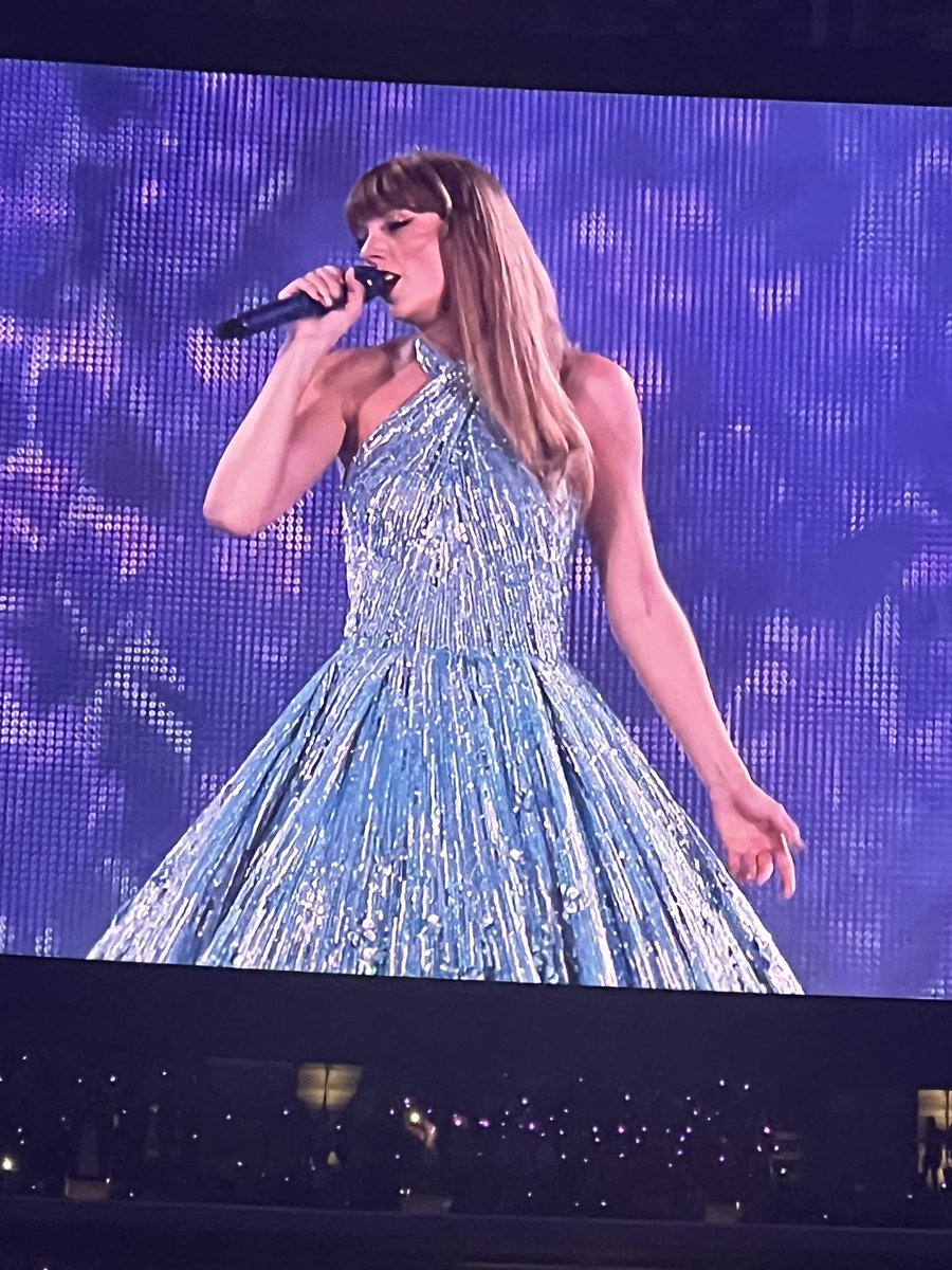 TSwiftNZ's tweet image. 📸 | New blue dress! #LATSTheErasTour
