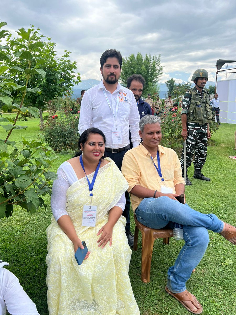 Taking place for the first time in Kulgam Kashmir, it brought together over 4000+ enthusiastic  #Kashmiri youth and members of civil society.
#kulgam 
#kashmir
#veshawliteraryfestival 

<a href="/PMOIndia/">PMO India</a> <a href="/OfficeOfLGJandK/">Office of LG J&K</a> <a href="/ShrutiAww/">Shruti Awasthi</a> <a href="/DrBilalbhatIAS/">Dr Bilal M Bhat IAS</a> <a href="/SyedAbidShah/">Syed Abid Rasheed Shah</a>