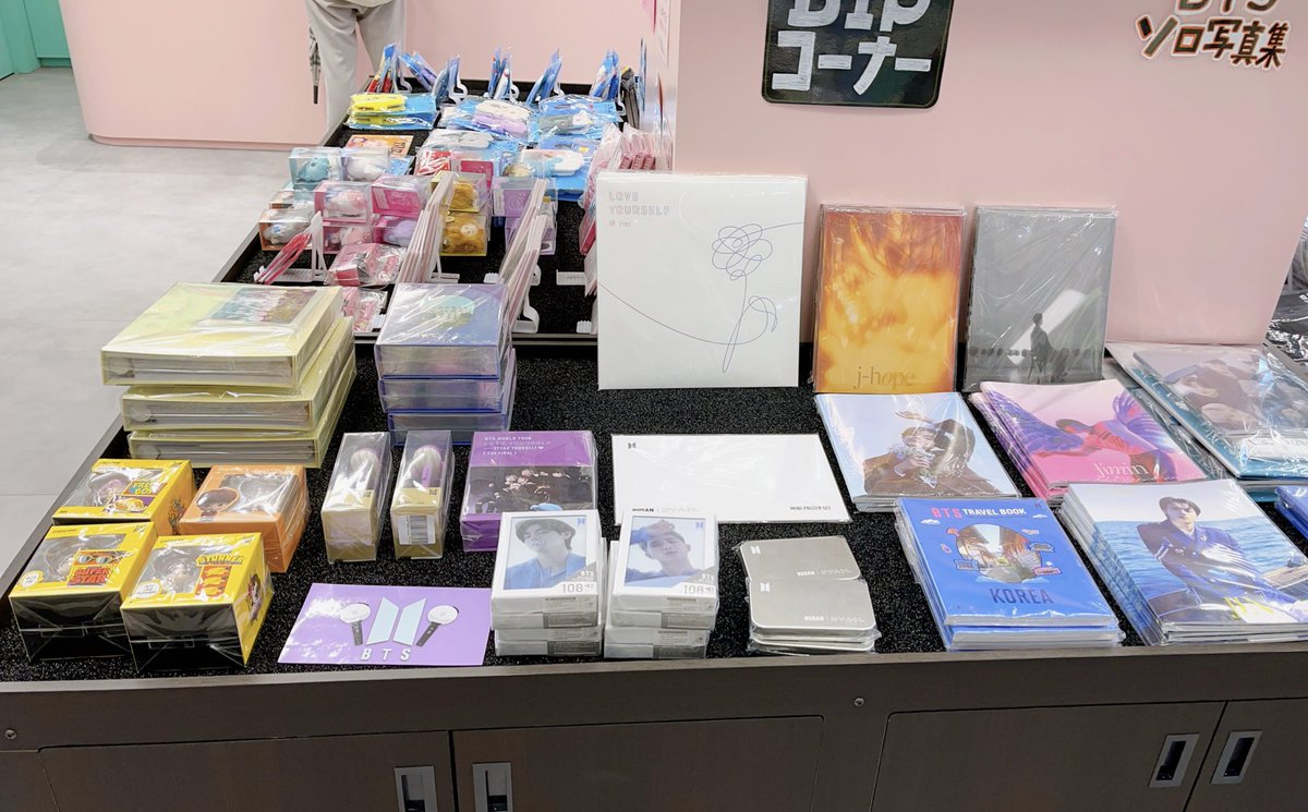 JnJim25mi25e's tweet image. #kpopclass
にてtreasureのプリクラ待ち
公式ショップなんて羨ましい🥺
セブチあカフェのもあるのすごいね😳
やっぱり福岡はすごい✨
羨ましい✨