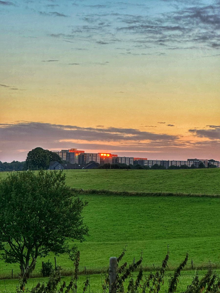 Guten Morgen #Wuppertal - heute mit #Sonnenaufgang im Spiegel. #Dorfromantik