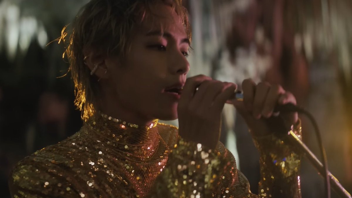 kchartsmaster's tweet photo. “Love Me Again” by #V is now the #1 trending music video on YouTube Worldwide. https://t.co/RxnNBgM8YR