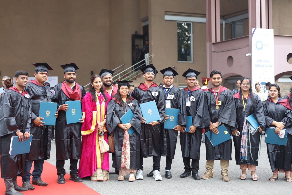 'The future belongs to those who believe in the beauty of their dreams.' @DrRDPatidar @shallujindal20 addresses the graduates at the 3rd Convocation ceremony. We are thankful to Hon’ble @GovernorCG for giving precious words of wisdom to our graduating students. @MPNaveenJindal