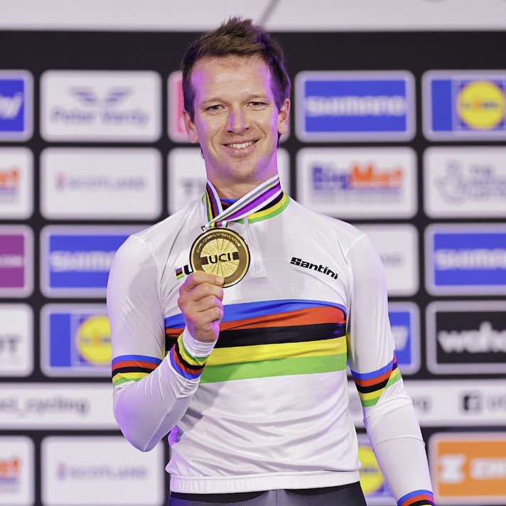 Absolute master class by Gatey 🥇

<a href="/aarongate/">Aaron Gate</a> powered to the second UCI Track World Championship title of his career, taking out points race to secure another rainbow jersey 🌈 

What a week! #GlasgowScotland2023 🚴‍♂️

📸 SWPix

#CyclingNewZealand