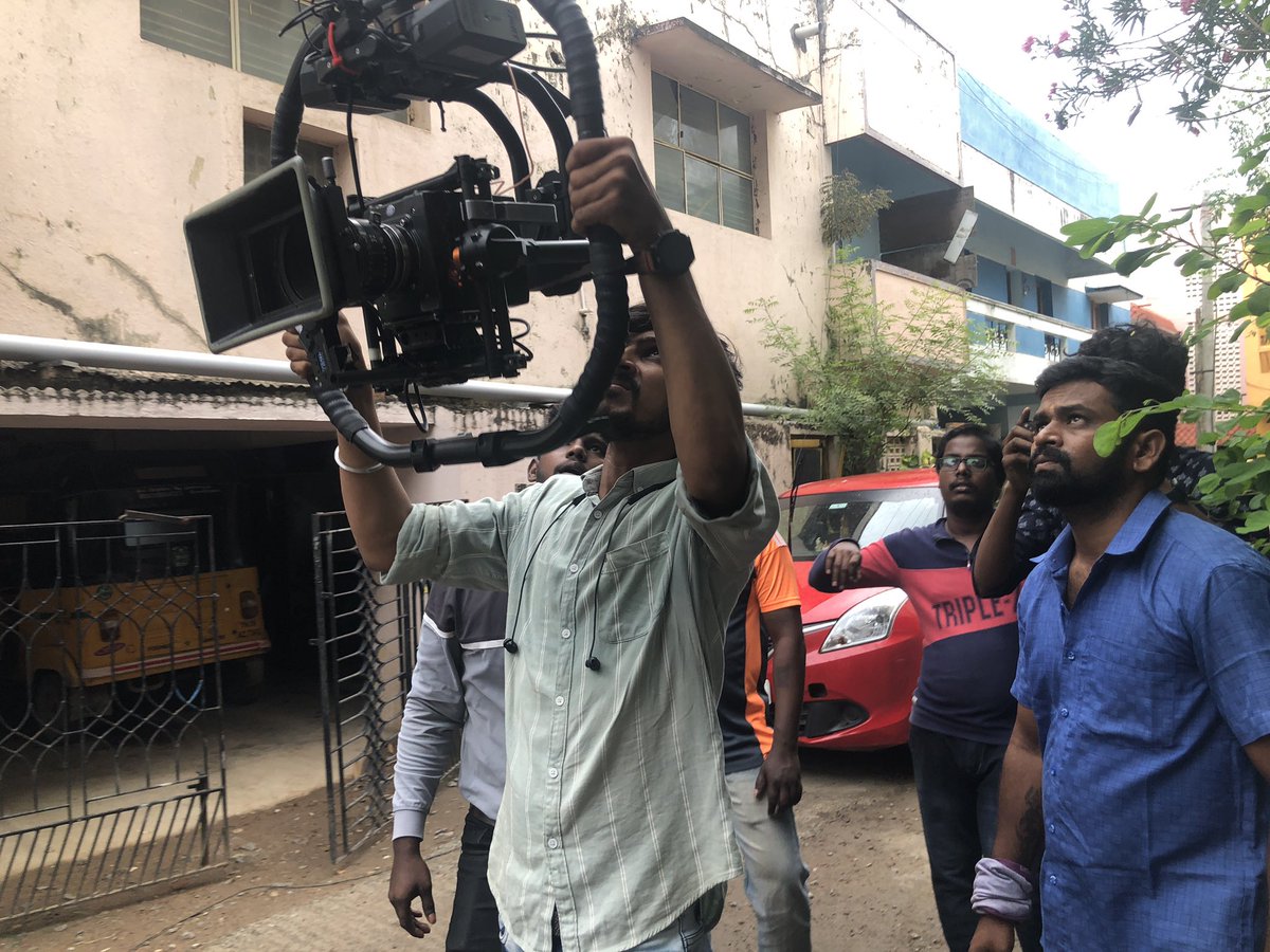 nipfa_academy's tweet photo. Nizhal Pathiyam Film Academy நடத்திய ஒளிப்பதிவு செய்முறை பயிற்சி வகுப்பு மிக சிறப்பாக நடைப்பெற்றது. இன்றைய நடைமுறை பயன்பாட்டியில் இருக்கும் கேமராவான Arri Alexa Mini, LENSES, FILTERS, GIMBAL பற்றியும், அதன் தொழில்நுட்பம் மற்றும் செயல்படும் விதம் பற்றியும் விரிவாக விளக்கப்பட்டது. https://t.co/5jgY1cE5Ov