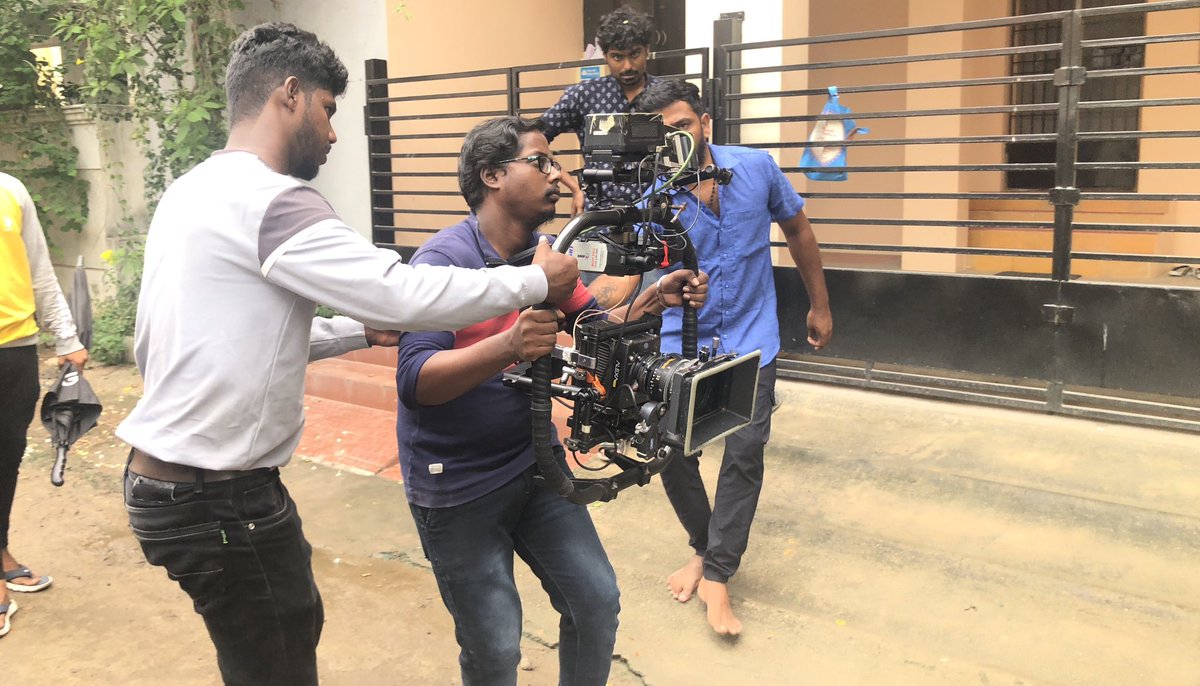 nipfa_academy's tweet photo. Nizhal Pathiyam Film Academy நடத்திய ஒளிப்பதிவு செய்முறை பயிற்சி வகுப்பு மிக சிறப்பாக நடைப்பெற்றது. இன்றைய நடைமுறை பயன்பாட்டியில் இருக்கும் கேமராவான Arri Alexa Mini, LENSES, FILTERS, GIMBAL பற்றியும், அதன் தொழில்நுட்பம் மற்றும் செயல்படும் விதம் பற்றியும் விரிவாக விளக்கப்பட்டது. https://t.co/5jgY1cE5Ov