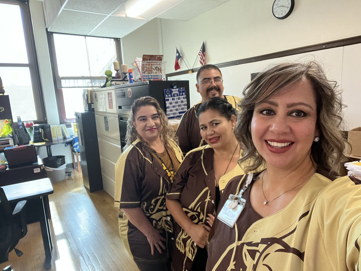 rosalesflorEP's tweet photo. #RestoreRebuildRevive Proud to work alongside these dedicated and industrious peeps π ready for our Open House π thank you @cynsationalcynd for the jerseys π @Abuhemaid1 #itstartswithus #episdgradcoaches @dcasti22 @MrsLCStanley https://t.co/wyFOWCK4iR