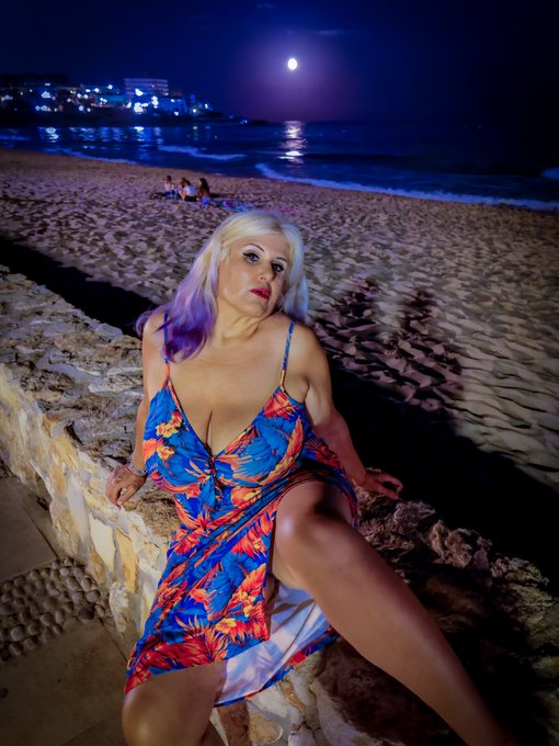 Con una mujer as&iacute;... &iquest;qui&eacute;n descansa en vacaciones?  😍🤪 https://t.co/313b9z80Yn<a href="/tag/milf"class="tags"><span>#milf</span></a>