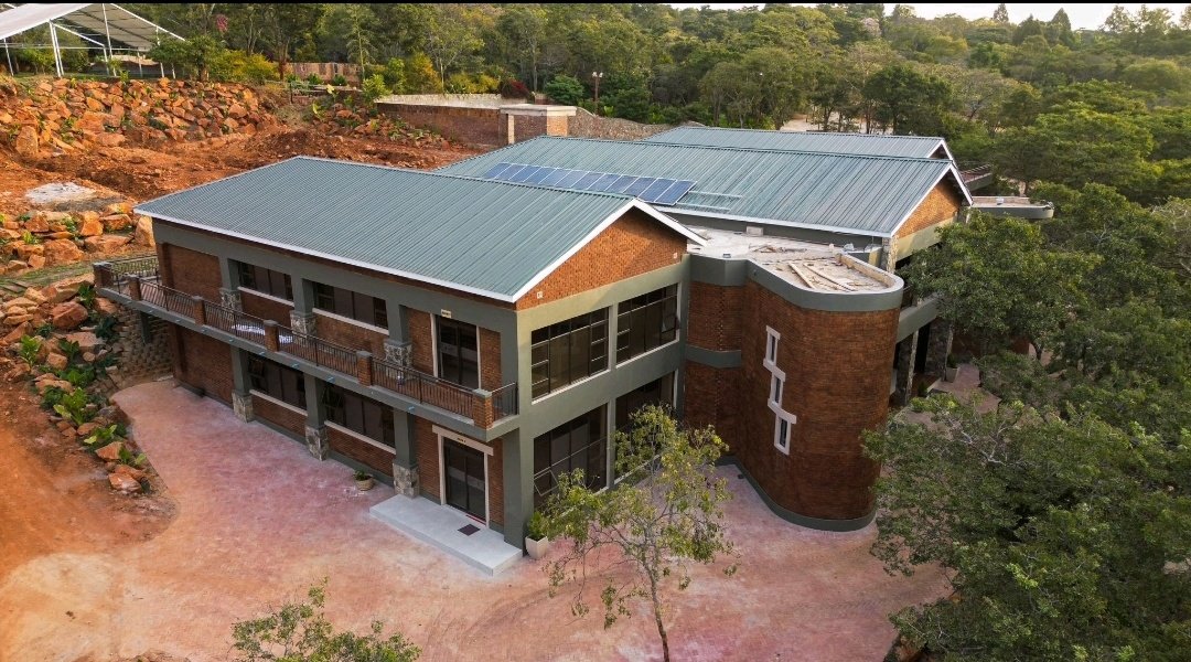 zimpropertynews's tweet photo. November 7,2023 saw Manna Resorts @MannaResorts gutted by fire. 9months later the resort has rebuild a new conference and is now open to the public.
#mannaresorts #zimproperty #buildingfoundations https://t.co/9qb5r9pGYt