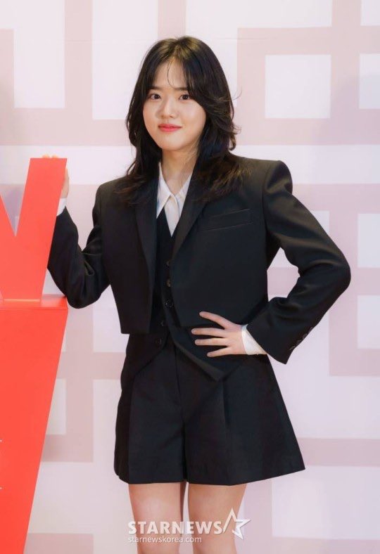 #KimHyangGi reportedly cast as female lead for Netflix webtoon-based drama <#Cashero>, #LeeJunho is in talks for the male lead.