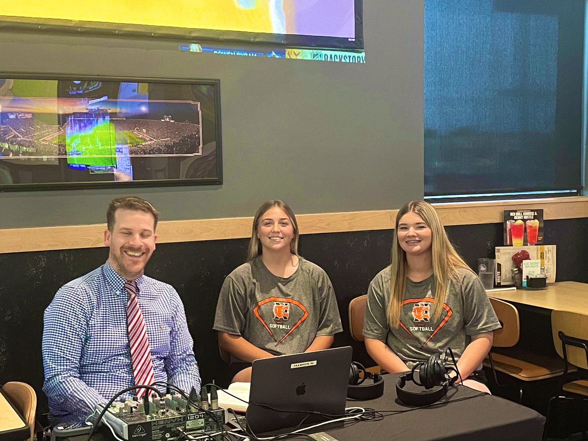 CadenceBrice's tweet photo. Thank you @KREFsports and @BWWings for having us for tonight’s radio show! Can’t wait for the rest of the season! https://t.co/uv4HinUc3T