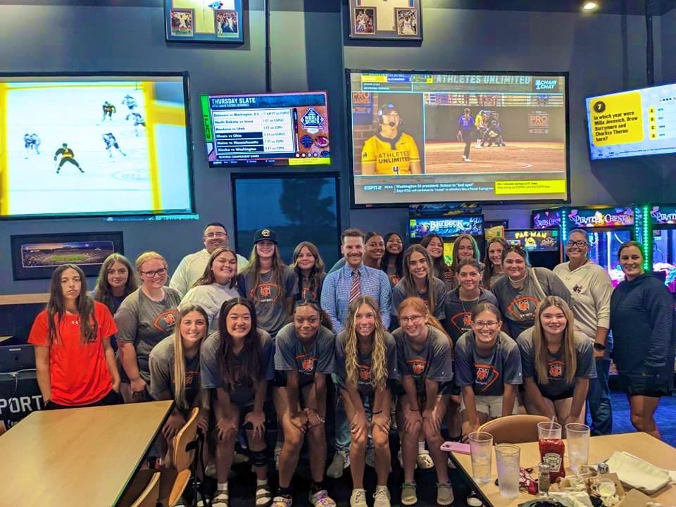 CadenceBrice's tweet photo. Thank you @KREFsports and @BWWings for having us for tonight’s radio show! Can’t wait for the rest of the season! https://t.co/uv4HinUc3T