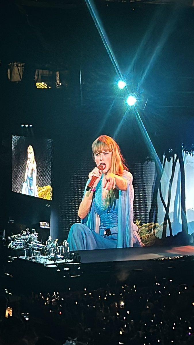 PopBase's tweet photo. Taylor Swift debuts blue dress for ‘folklore’ at the Eras Tour. https://t.co/GxNGq6s9Tw