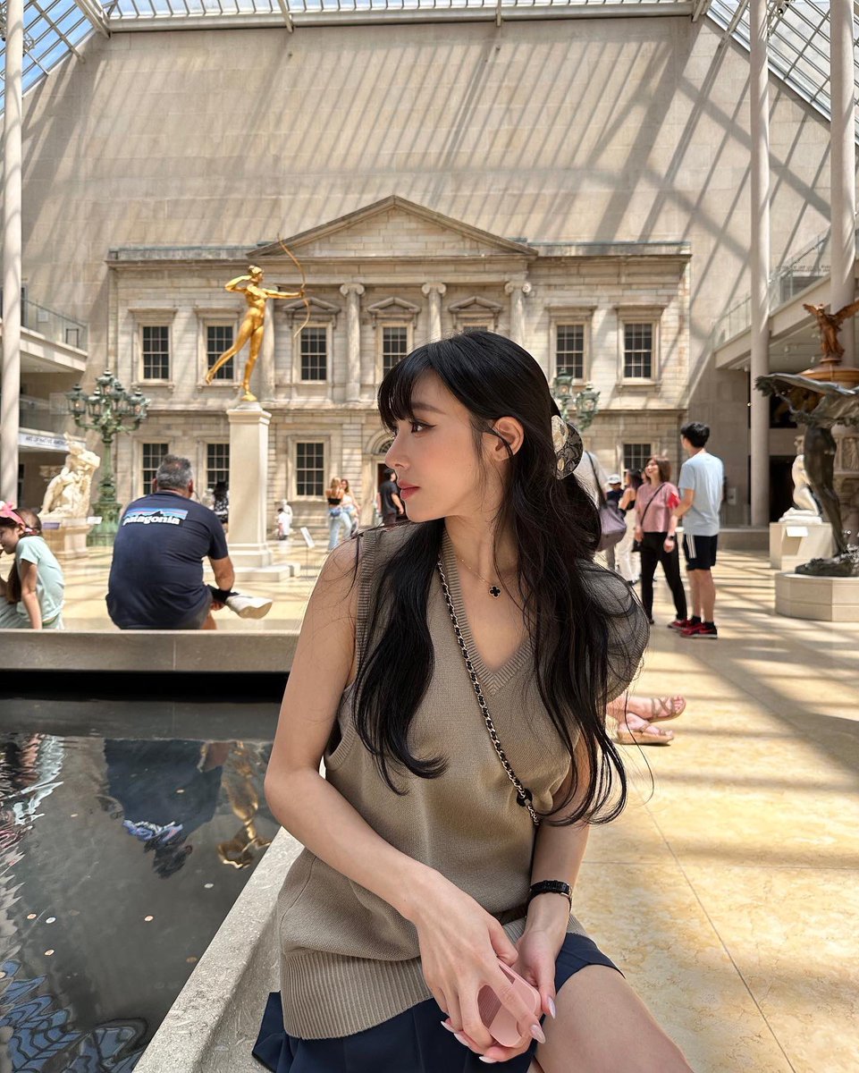 aomtf's tweet photo. Tiffany knows the power of her side profile 😩 https://t.co/tmuA60EiCl