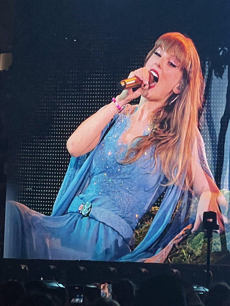 THATS MY CINDERLLAAAAAAAA 😭😭😭😭😭😭😭😭😭😭 #LATSTheErasTour