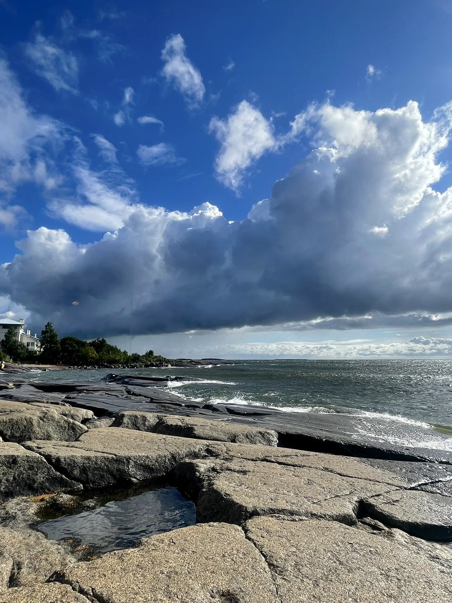 The heavier the clouds the sweeter the moment in the sun.

#StormyWeather #cloudscape #bluesky #windytown #WestCoast #Pori #Kallo #Suomi #Finland #PeaceOfMind #Forecast #August #NaturePhotography #skyblues #selkämeri #wherethecliffsgreetthesea #haveaniceday