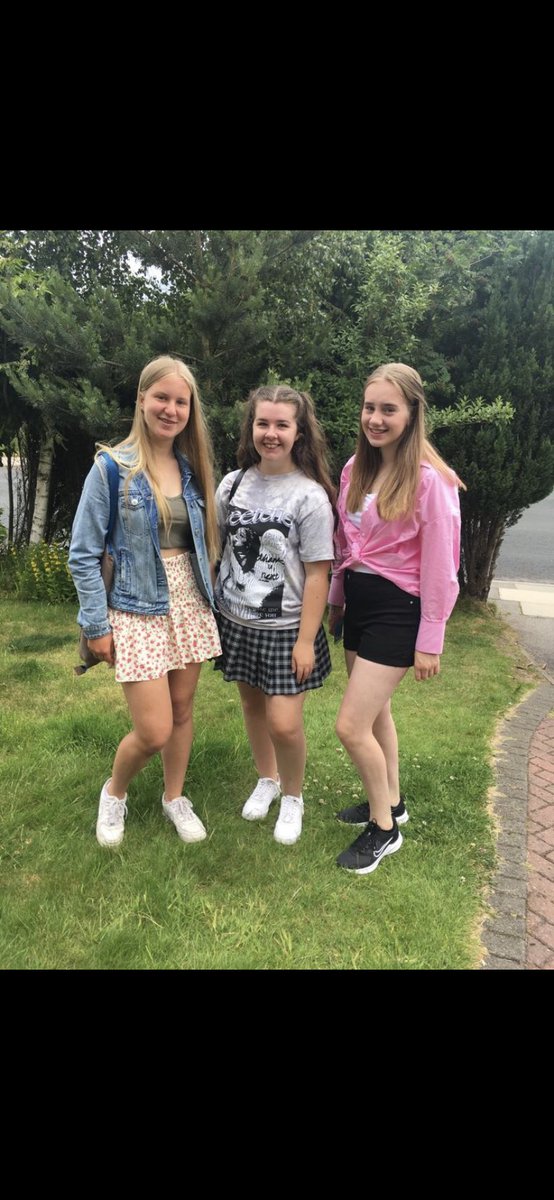 jacquibell1's tweet photo. Happy 18th Birthday to our gorgeous Holly P 🎁🎂🎉❤️ hope you have an amazing day love you lots ❤️❤️❤️x
@FootyReady https://t.co/4Ob7bh7N2x