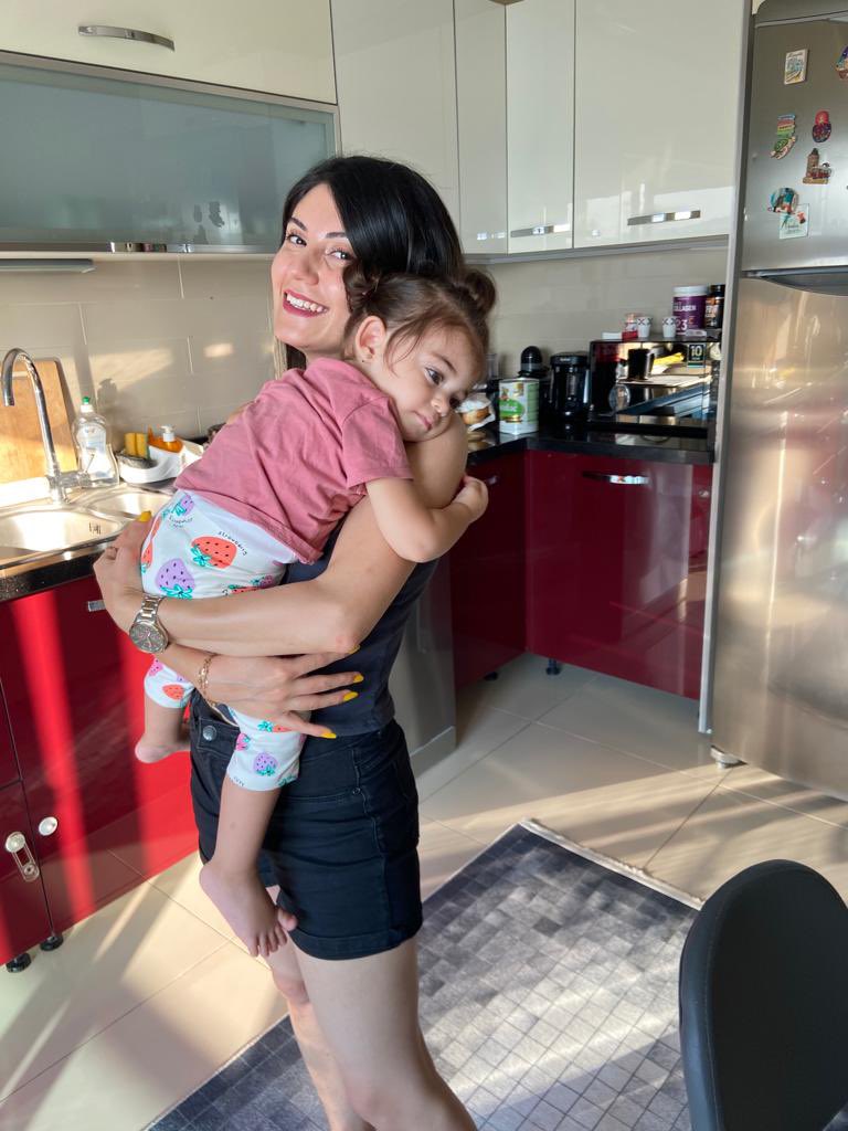 pltsym1's tweet photo. Bakınız teyze balı #Defnem💛 
#çokçaözlem https://t.co/KiWhLHN4L5