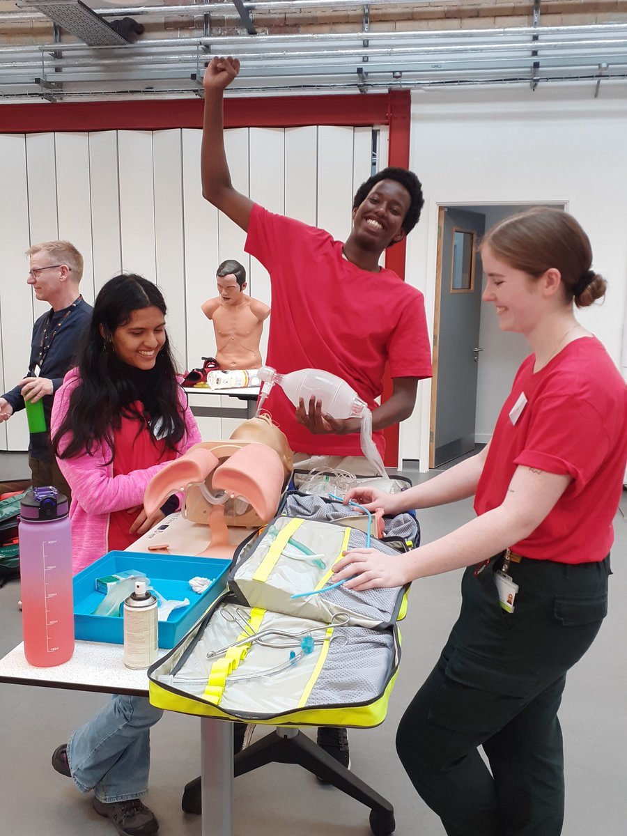 The #ParaMEdic Project has been an amazing 3 day opportunity for young people from @PrincesTrust and <a href="/stjohnambulance/">St John Ambulance England</a> to experience and explore the potential of becoming a #futureparamedic. Thank you @UWEPara and <a href="/swasFT/">South Western Ambulance Service</a>  Some of my photos...

'Chest rise' celebration!
