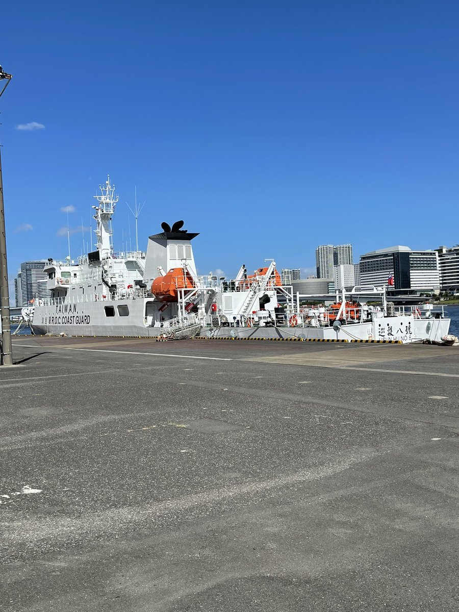 MV_Sakashimaru's tweet photo. 台湾海巡署の巡視船見てる
『巡護八號』
#ROCCOASTGUARD
#海巡署 https://t.co/B2JMklUb47