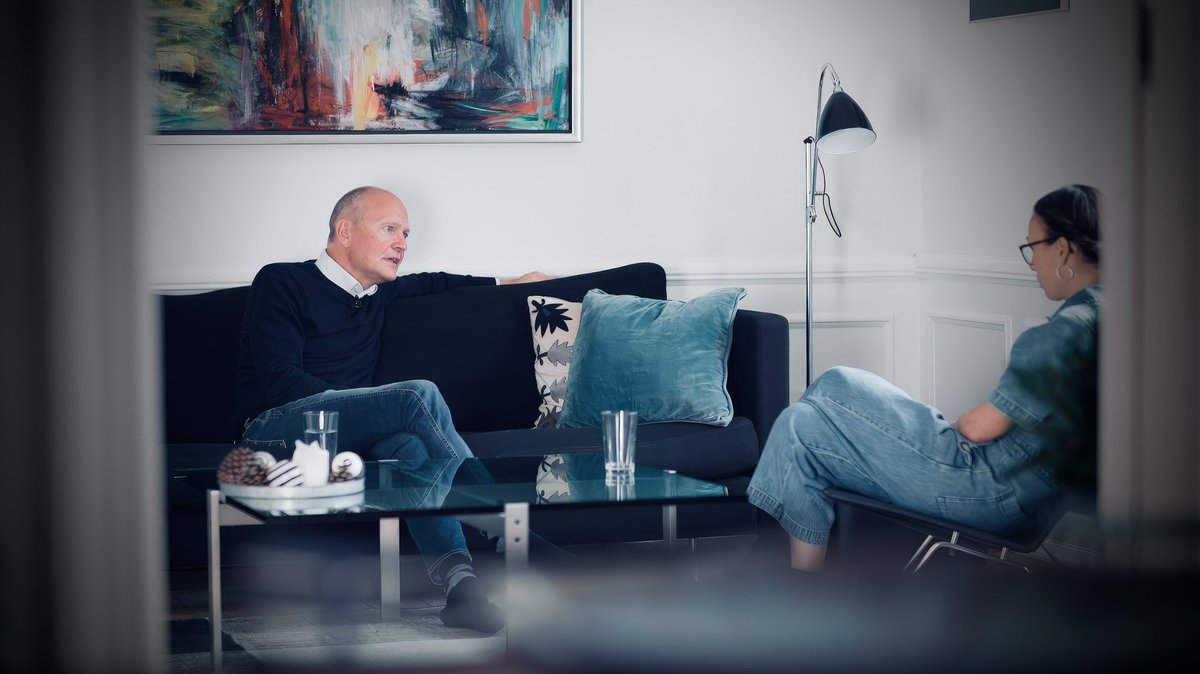 mettecornelius's tweet photo. Efter måneders dialog åbnede Niels Frederiksen i går døren til en snak, der blev lang og gav indsigt i en af Danmarks største fodboldklubber. Kommer ganske snart på Discovery+. Stay tuned📺 https://t.co/kNUc8LMs1V
