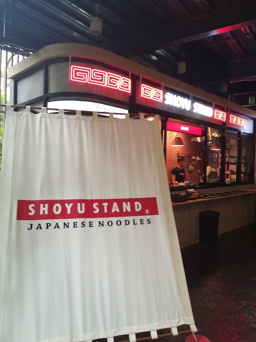 Ongcharles9's tweet photo. J Park, Thong Lor. #bangkok #thonglor #ramen #noodle #shoyu #broth #japaneseramen #chasu #lunch #japanesenoodle #soupnoodle #バンコク #トンロー #ラーメン #麺 #醤油 #スープ #ジャパニーズラーメン #チャーシュー #ランチ #ジャパニーズヌードル #スープヌードル #noname #nonamenoodle https://t.co/d5wSWIOPkk