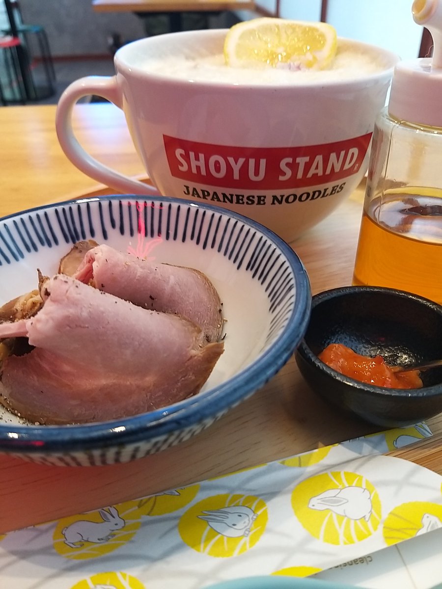 Ongcharles9's tweet photo. J Park, Thong Lor. #bangkok #thonglor #ramen #noodle #shoyu #broth #japaneseramen #chasu #lunch #japanesenoodle #soupnoodle #バンコク #トンロー #ラーメン #麺 #醤油 #スープ #ジャパニーズラーメン #チャーシュー #ランチ #ジャパニーズヌードル #スープヌードル #noname #nonamenoodle https://t.co/d5wSWIOPkk