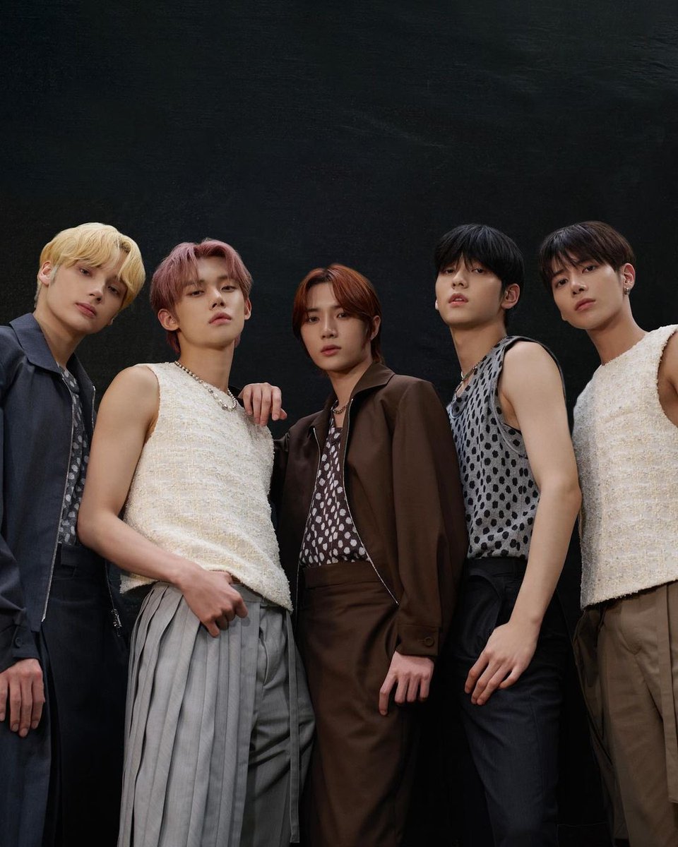 mycyj_txt's tweet photo. ตอนนี้ทางแบรนด์ประกาศว่าทีเร้ก @TXT_members ได้กลายเป็น brand ambassadors ของ DIOR 

รวมถึงชุดที่ใส่ขึ้นแสดงงาน lollapalooza ก็เป็นชุด custom ที่ออกแบบโดย Kim Jones ด้วยเช่นกัน https://t.co/MQuNmI10kA