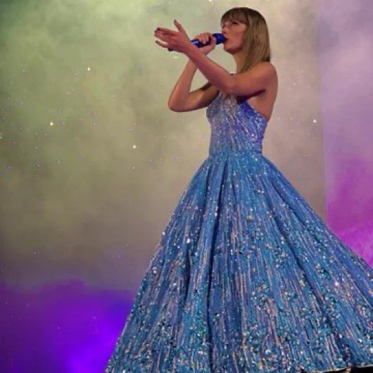 1989 blue dress Taylor Swift Updates on X: 