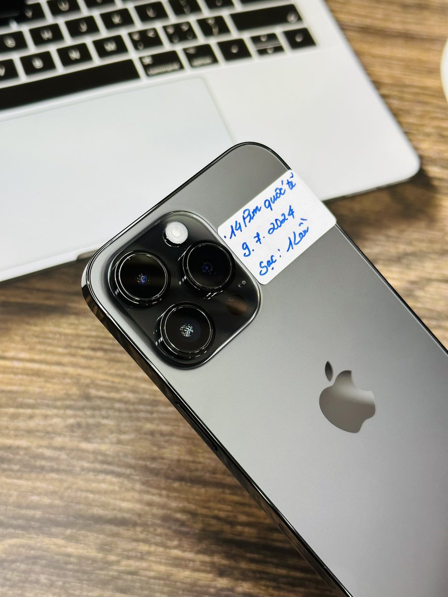 sang3298's tweet photo. Cả một lô 50c iPhone thì duy nhất chỉ có 4c nét như hình luôn ạ
Anh chị em nào mê 14 Pro Max thì hãy chốt ngay đi ạ !
▪️iPhone 14 Pro Max - 128GB - Sạc ít chưa qua sử dụng
▪️Pin 100% - BH Apple 2024

#iphone #14promax #bossapple #ip #Vie https://t.co/mtiQvX2B3E