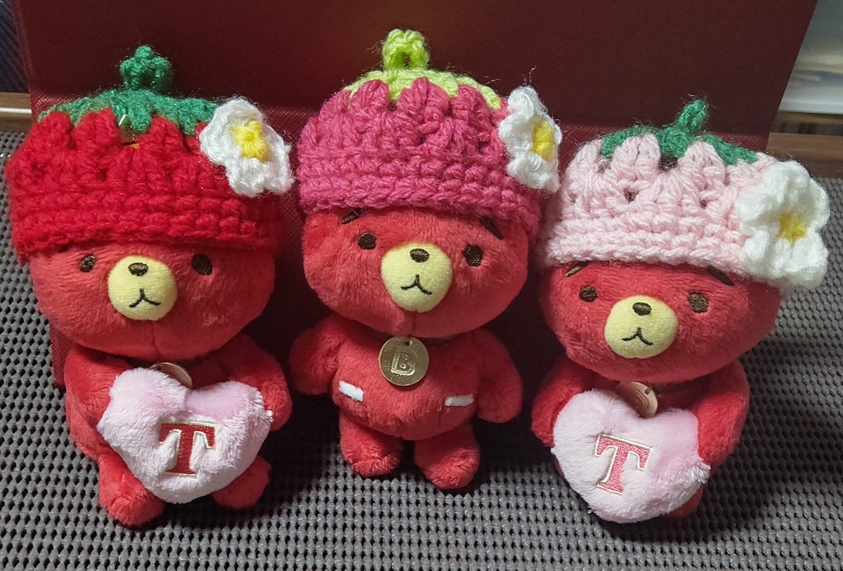 🍓TBちゃん苺帽子🍓

🍓の実3色 へた2色で編んでみた🧶

🐻ご自分のTBちゃんに
被せたい方いるかな❔

どなたでも
私の手編みです
色はランダム
6個あります
欲しい方はリプください

リプ頂いた人数によっては抽選
お声が無ければ ひっそり消えます…

締め切り適当に  ｽﾐﾏｾﾝ
暫く固定にします✨