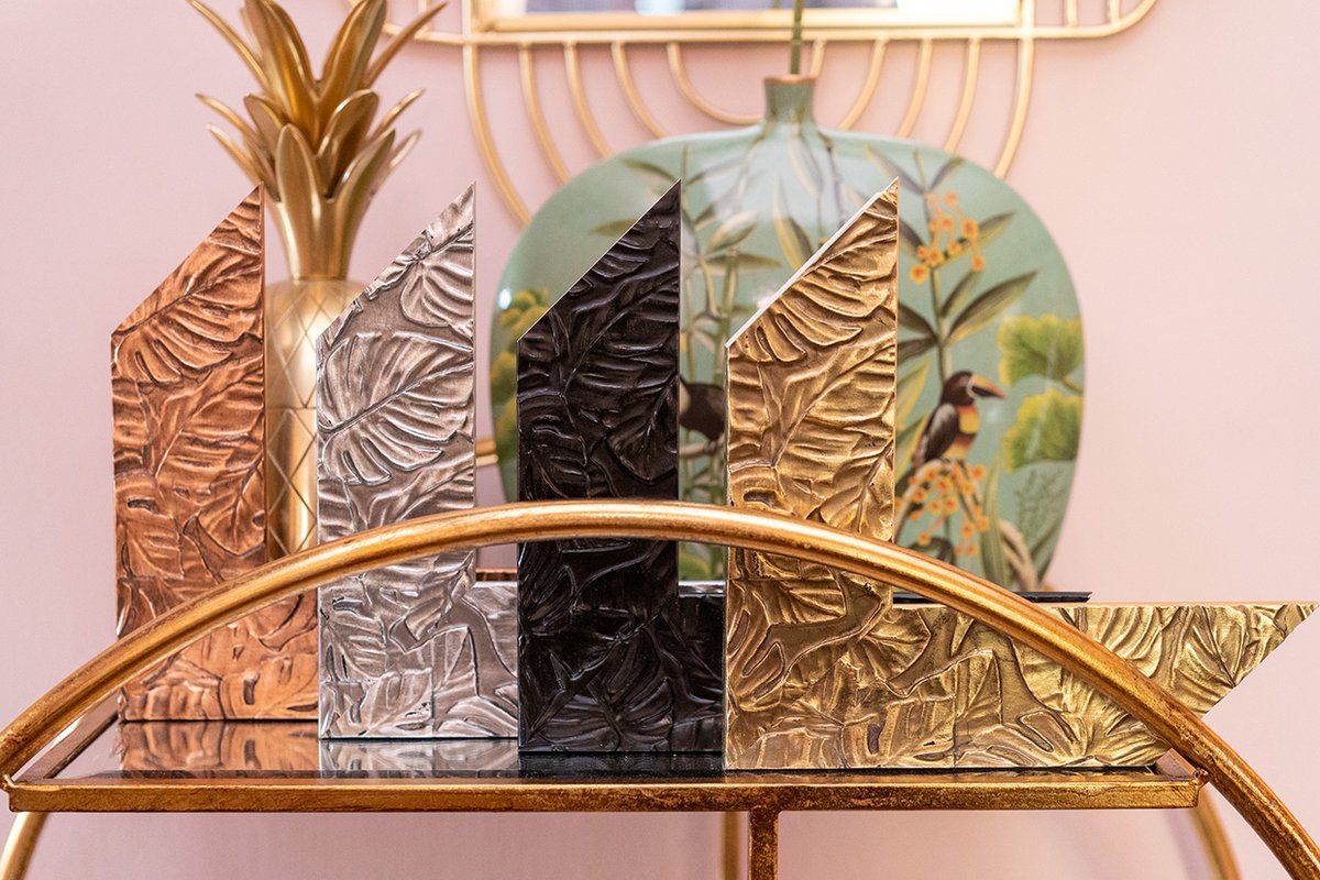 FlagshipFraming's tweet photo. Dalby is a collection inspired by the Amazon Rainforest. Contemporary style mouldings with embossed Palm Leaf detail. Available in four different colours.

#Flagshipframing #pictureframingsupplies #pictureframemoulding #bespokeframing #bespokepictureframing #customframing https://t.co/hjOnmXCz41