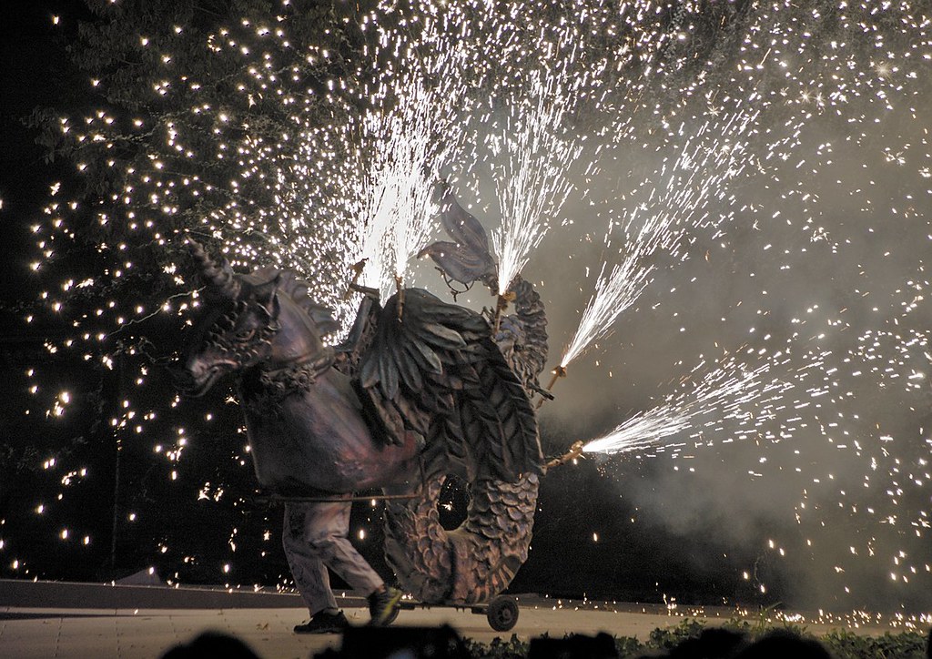 stllhortons's tweet photo. 💙 El @terrazel torna per la #festamajorsllh2023.
🔥💥 Com cada 10 agost avui gaudirem d’aquest espectacle declarat com a Patrimoni Cultural.
🤩 El #Terrazel2023 començarà a les 23 h i la façana de l'Ajuntament de #stllhortons es tenyirà de color blau per a celebrar-ho!
#SLLH https://t.co/743i2iFqMN