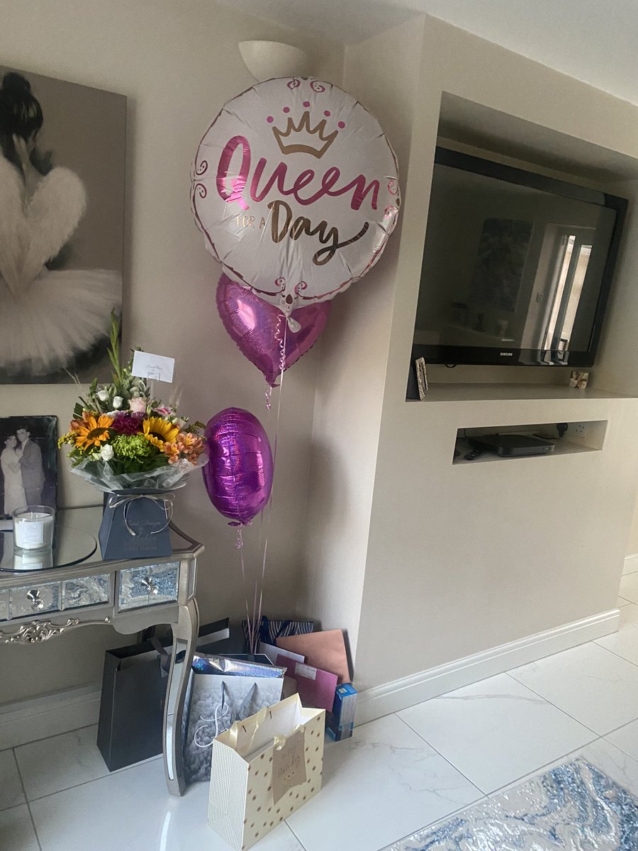 FrankMSinclair's tweet photo. Happy Birthday to my gorgeous little girl @rellsinclair proud of you everyday babe. Love you always. ❤️ 🎂 🥳 https://t.co/zST0OCELSv