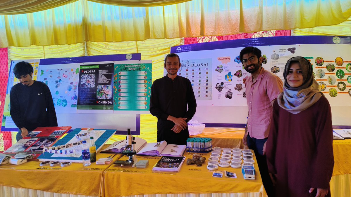 BiologyLums's tweet image. TAs for the #BIO102 course preparing for the final presentation of posters and postcards at the closing ceremony. @LifeAtLUMS @osalums @sbasselums @SalmanTuasene #LUMSxUOBs