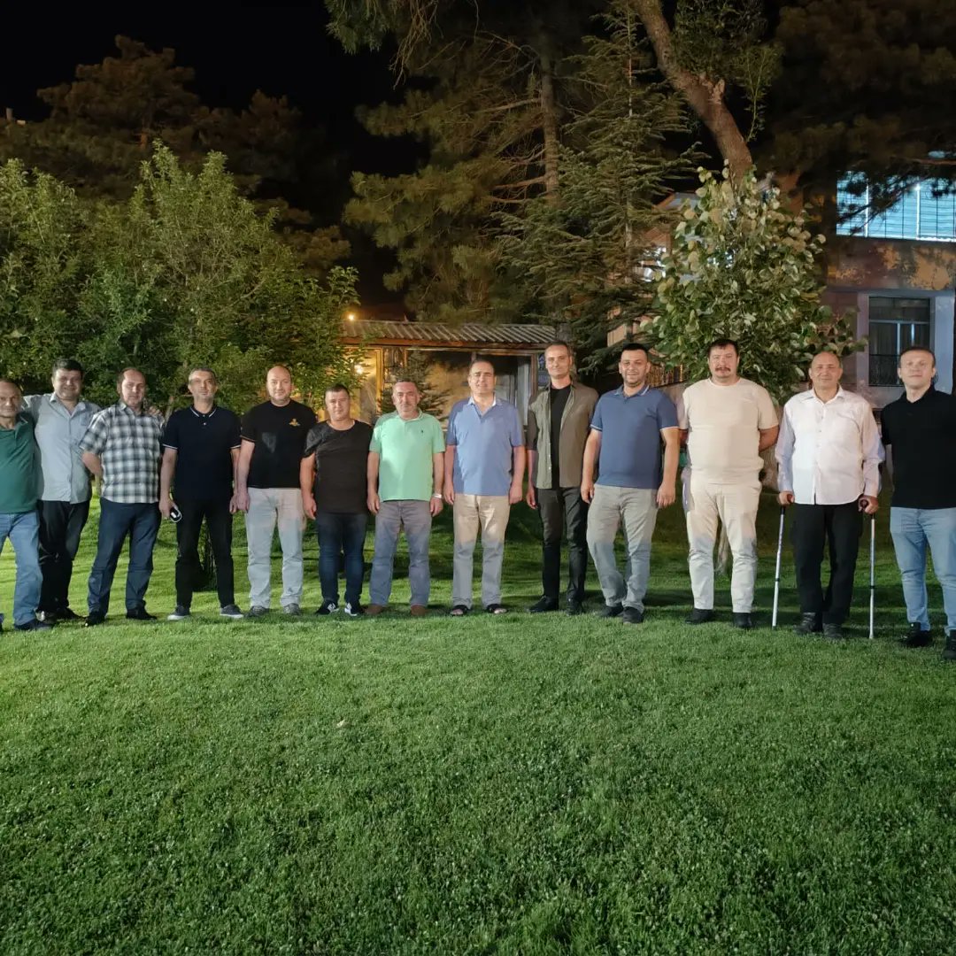 Bizlere evini açan biz şehit ailelerinin ve gazilerin hep yanda olan bizlere büyüklük ve abilik vapan sayın valimiz İdris Akbıyık'a yeni görev yerinde başarılar diliyorum hayırlı uğurlu olsun sayın valim.