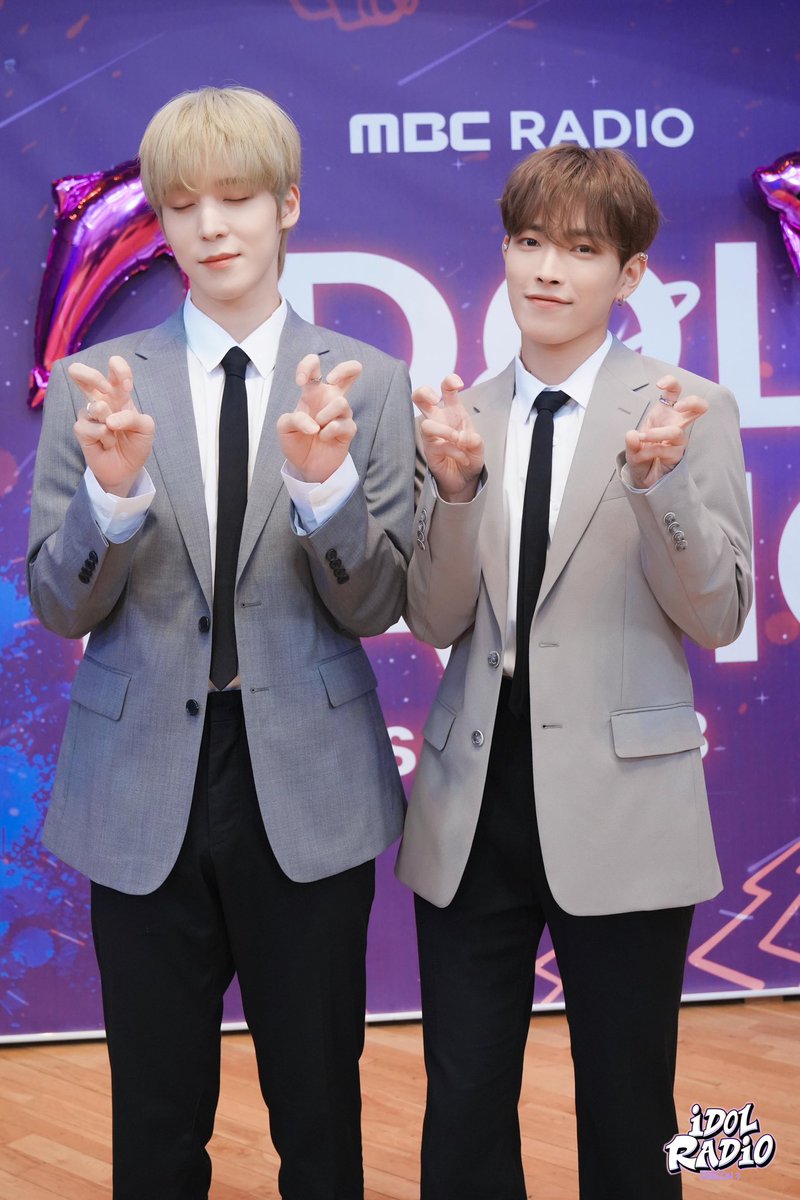 [#아이돌라디오오티디👕] 230809 댕쭝디🤎💚

비주얼의 축복이 끝이없네✨
#비주얼영역 #1등

<a href="/ATEEZofficial/">ATEEZ(에이티즈)</a>

#MBC #라디오 #IDOLRADIO #아이돌라디오 #아돌라 #ATEEZ #에이티즈 #홍중 #윤호 #쭝디 #댕디 #댕쭝디 #호홍야
