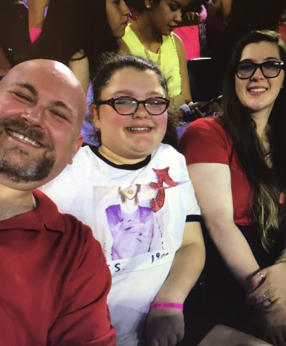 maddie ❄️🦷🪩🩷🌈🌻☀️✨ tweet media