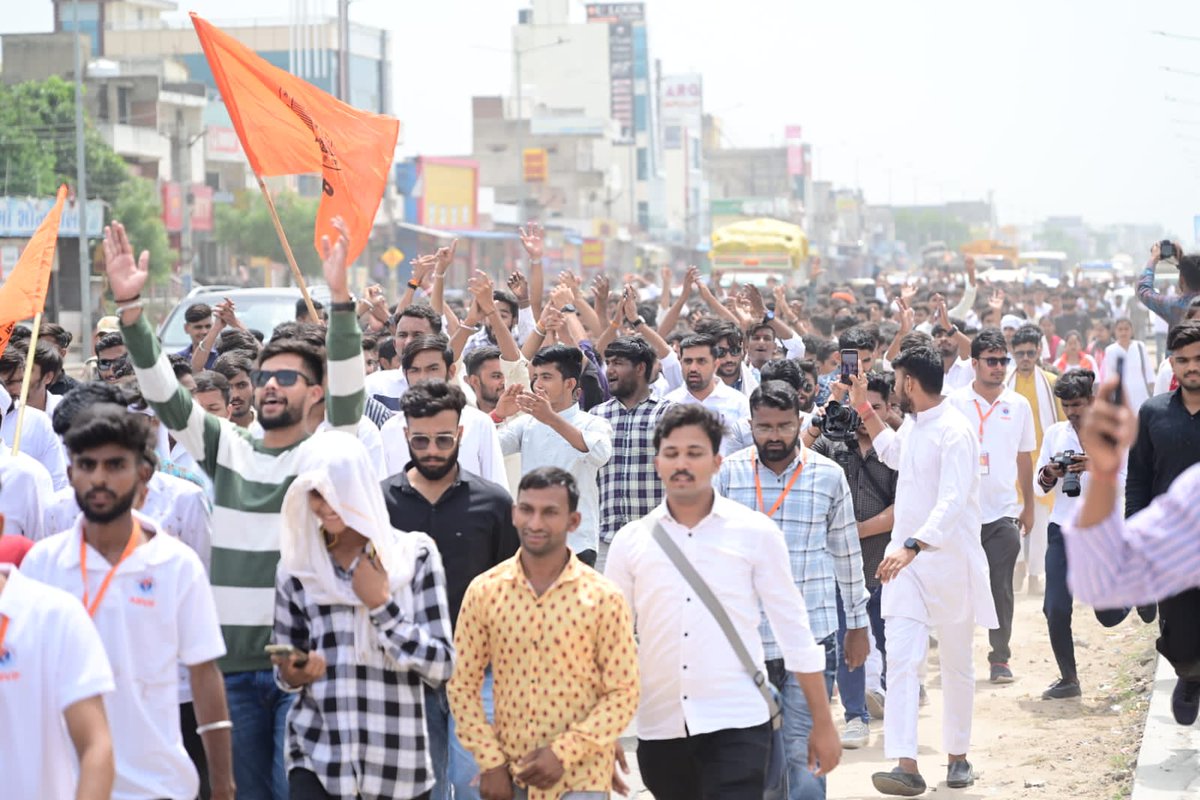 ABVPVoice's tweet photo. ये तरूणाई की हुंकार है, राजस्थान की खिलजी हुकूमत के खिलाफ! 

@ABVPRaj के कार्यकर्ता #न्याय_पदयात्रा आठवें दिन राष्ट्रीय महामंत्री श्री @yagywalkya और राष्ट्रीय मंत्री @HushyarMeenaIN के नेतृत्व में जयपुर की ओर कूच करते हुए। 

#NyayPadYatra https://t.co/Wibwyrnp3m