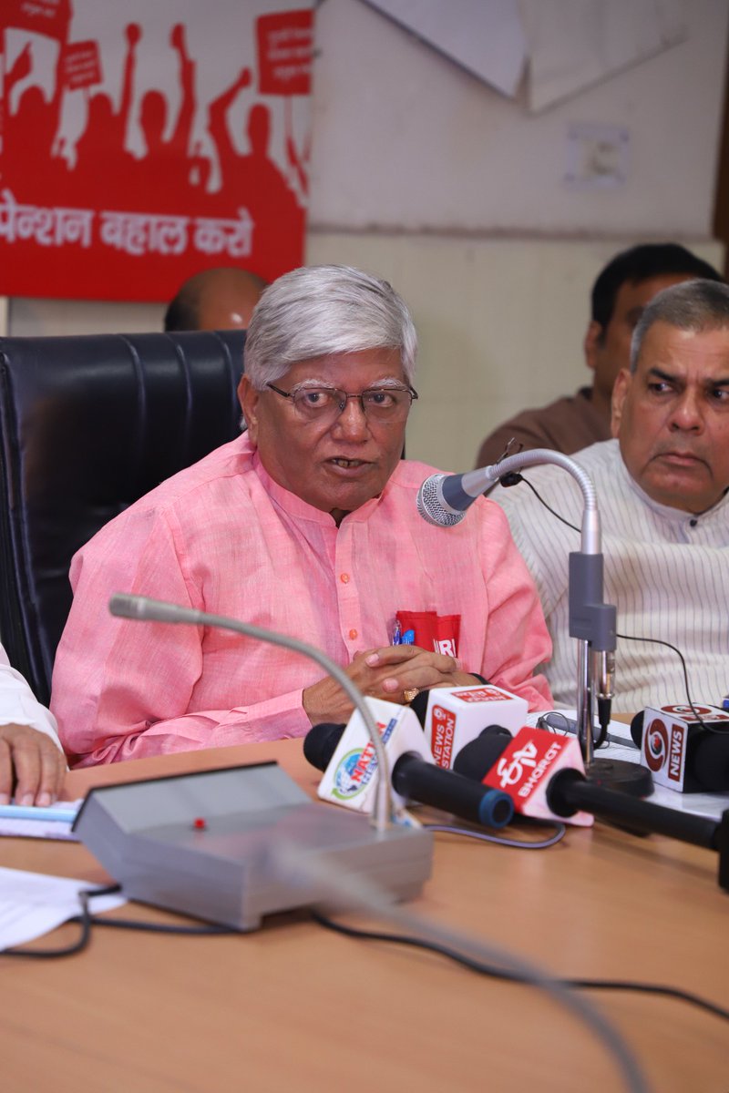 We want old GM power. Thats the tweet ✊
#Restore_GMPower_4CCAA
<a href="/AshwiniVaishnaw/">Ashwini Vaishnaw</a> <a href="/RailMinIndia/">Ministry of Railways</a> 
<a href="/ShivaGopalMish1/">Shiva Gopal Mishra</a> <a href="/AIRF_COMMS/">AIRF.COMMS</a>