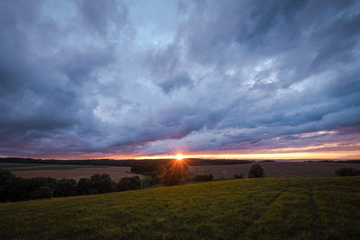 Kiknak's tweet photo. Libhošť... 📸🌄🌤️ #fujifilm #xt3 #fujifilm_xseries #sunset #summer #libhost #nature #landscapes #photography #moravia #czechrepublic https://t.co/AJadD9dZuw
