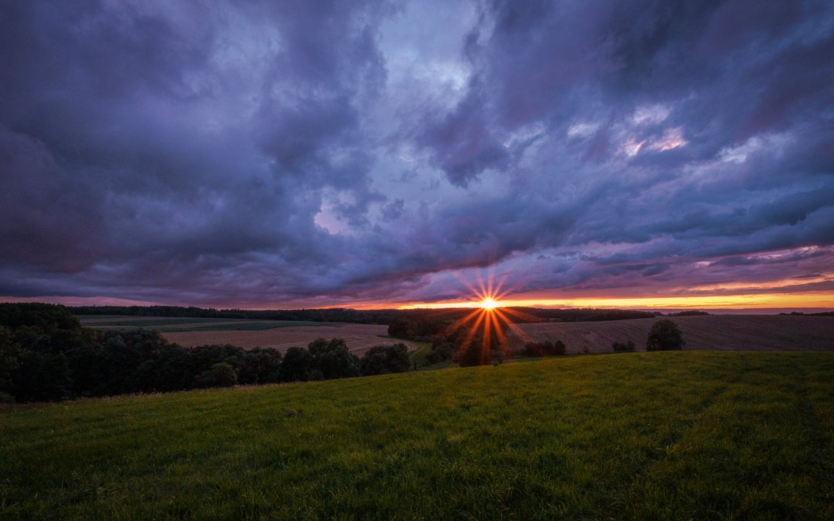 Kiknak's tweet photo. Libhošť... 📸🌄🌤️ #fujifilm #xt3 #fujifilm_xseries #sunset #summer #libhost #nature #landscapes #photography #moravia #czechrepublic https://t.co/AJadD9dZuw