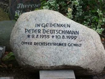 OpferNaziGewalt's tweet photo. 10.08.99, Eschede: Peter Deutschmann wird von zwei Nazis totgetreten, nachdem er sie auffordert "den Scheiß mit dem Skinhead-Gehabe zu lassen". #KeinVergessen https://t.co/6gcT8dQwyR