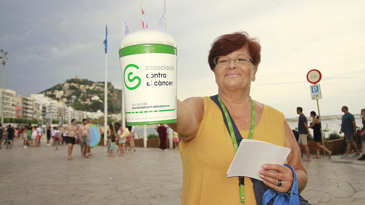 Blanes_cat's tweet image. Notícia: @Blanes_cat acull dissabte i diumenge la col·lecta d’estiu @ContraCancerGIR Es distribuiran voluntàries i voluntaris amb la característica guardiola verda per recollir fons econòmics destinats a la recerca oncològica

blanes.cat/docweb/2023-08…

#solidaritat
#lluita
#salut