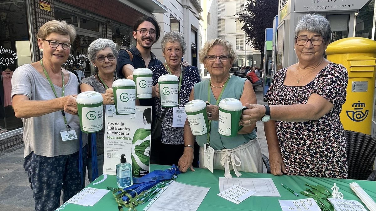 Blanes_cat's tweet image. Notícia: @Blanes_cat acull dissabte i diumenge la col·lecta d’estiu @ContraCancerGIR Es distribuiran voluntàries i voluntaris amb la característica guardiola verda per recollir fons econòmics destinats a la recerca oncològica

blanes.cat/docweb/2023-08…

#solidaritat
#lluita
#salut